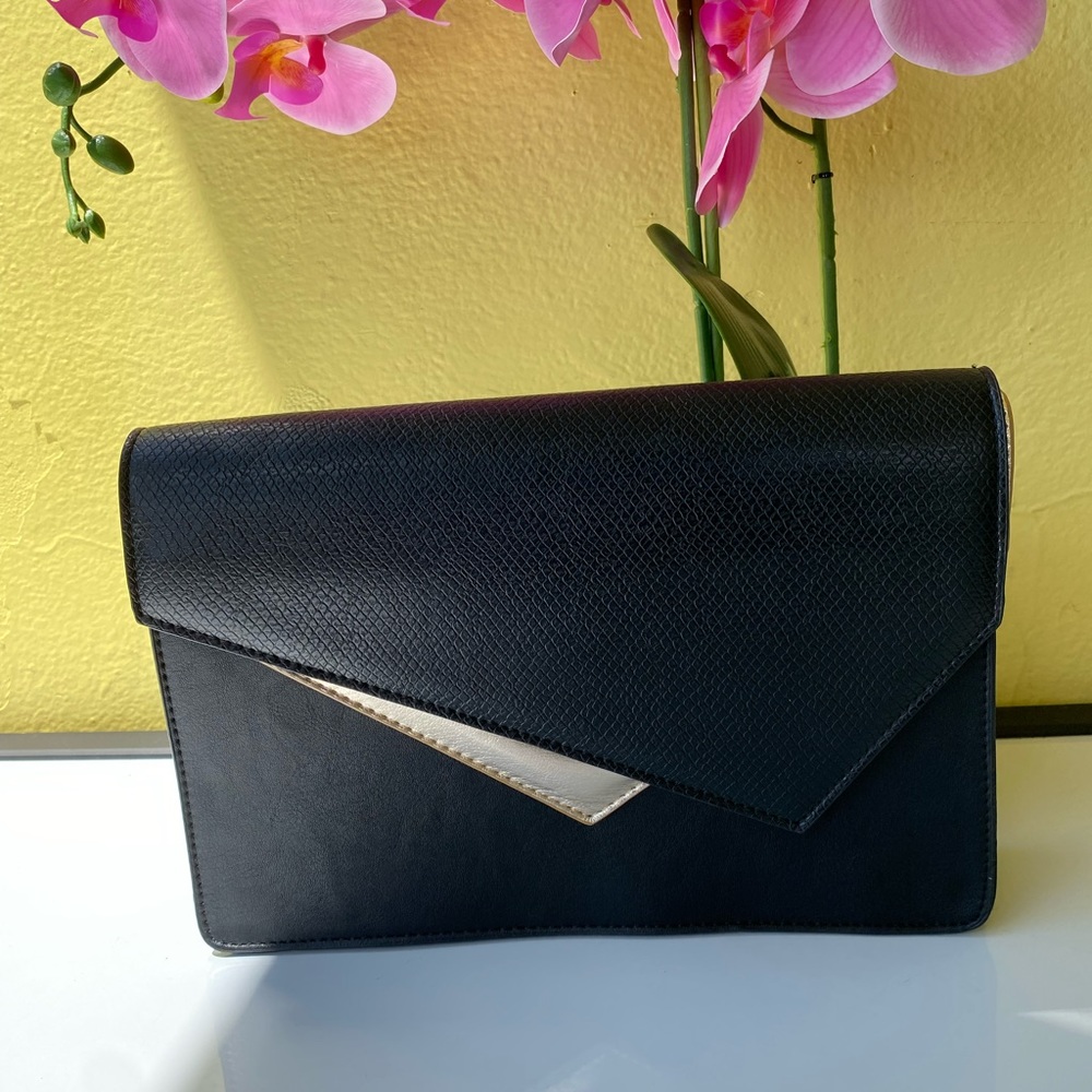 COPY - Bebe clutch (black and gold)